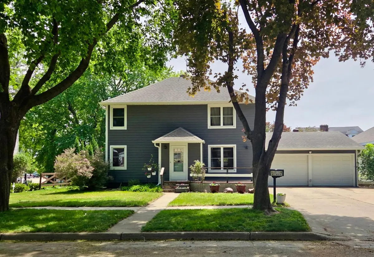 317 W Lincoln Street, Luverne, MN 56156 - #1