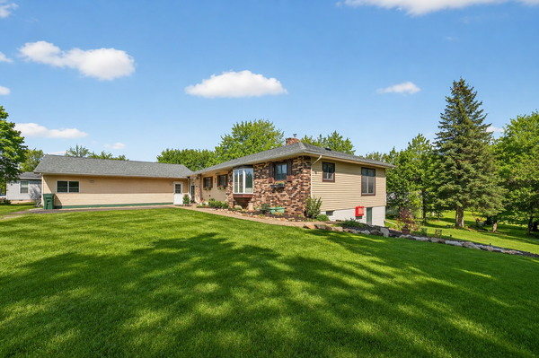 409 1st Street Se, Hinckley, MN 55037