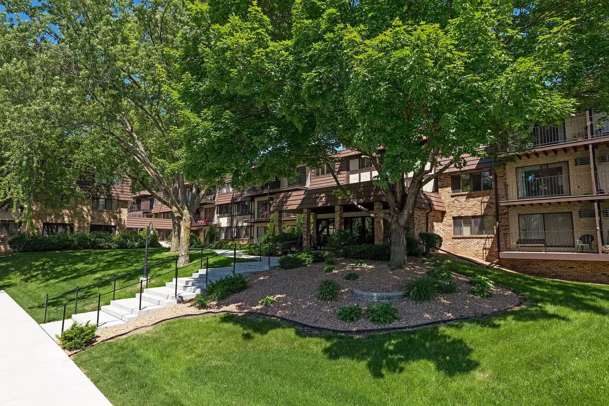205 Barry Avenue S #320, Wayzata, MN 55391 - #1