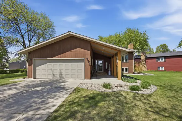 1808 Prairie Lane S, Fargo, ND 58103