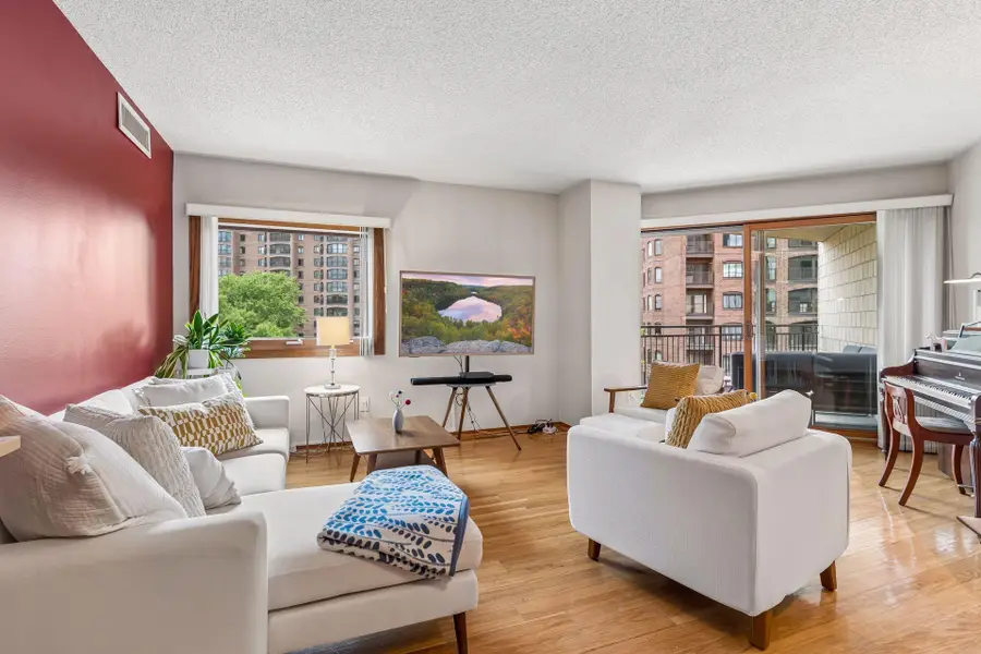 1225 Lasalle Avenue #702, Minneapolis, MN 55403 - #2