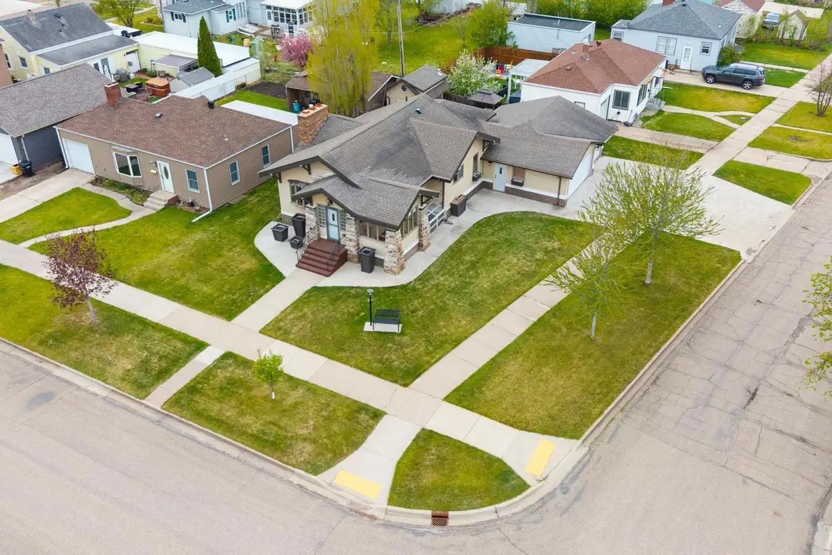 735 2nd Avenue Nw, Valley City, ND 58072 - #1