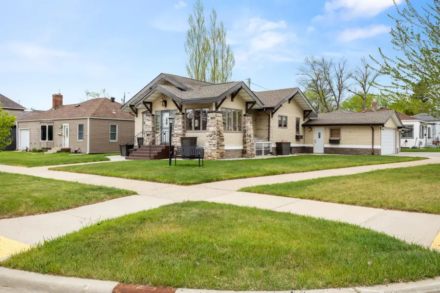 735 2nd Avenue Nw, Valley City, ND 58072 - #3