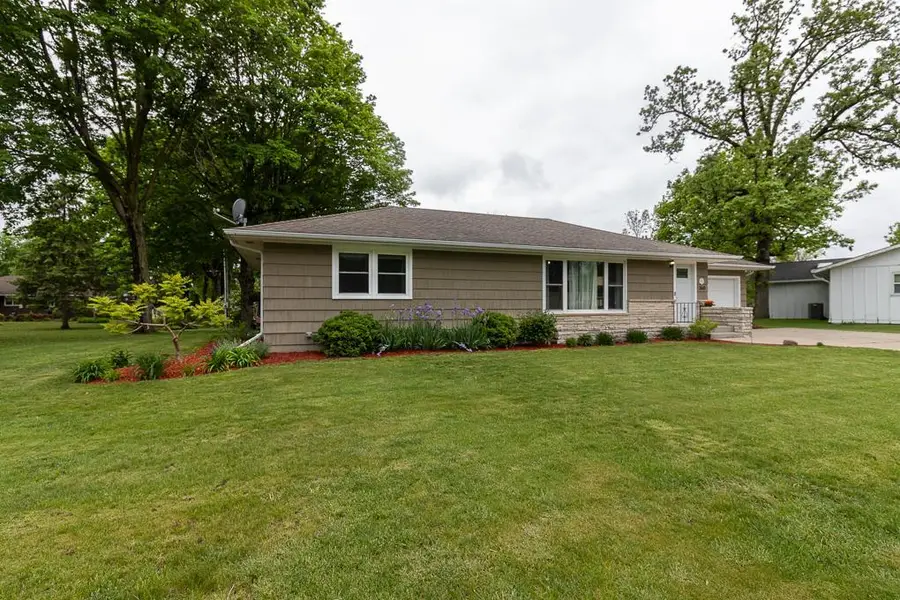 360 N Park Avenue, Le Center, MN 56057 - #3