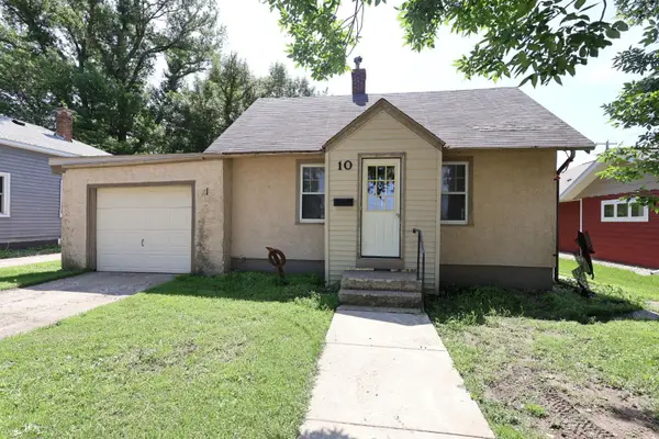 10 E 4th Street, Morris, MN 56267