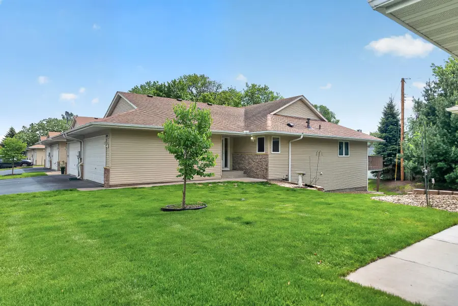 833 White Oak Court, Saint Paul, MN 55112 - #2