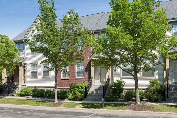 11259 Preswick Boulevard, Eden Prairie, MN 55344