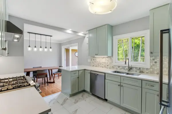 676 Shryer Avenue W, Saint Paul, MN 55113
