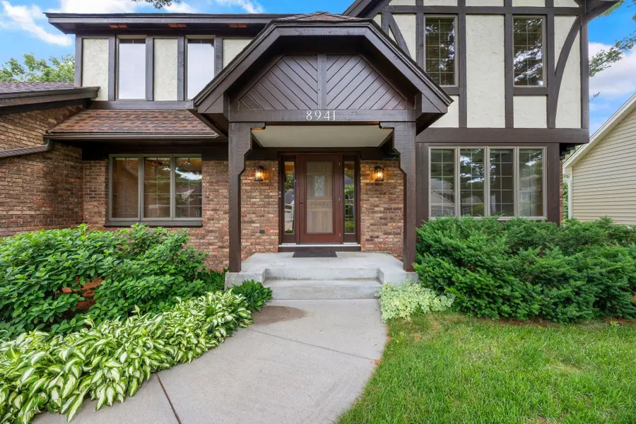 8941 Hunters Trail, Woodbury, MN 55125 - #2