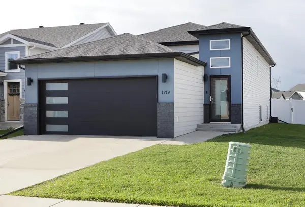 1719 67th Avenue S, Fargo, ND 58104
