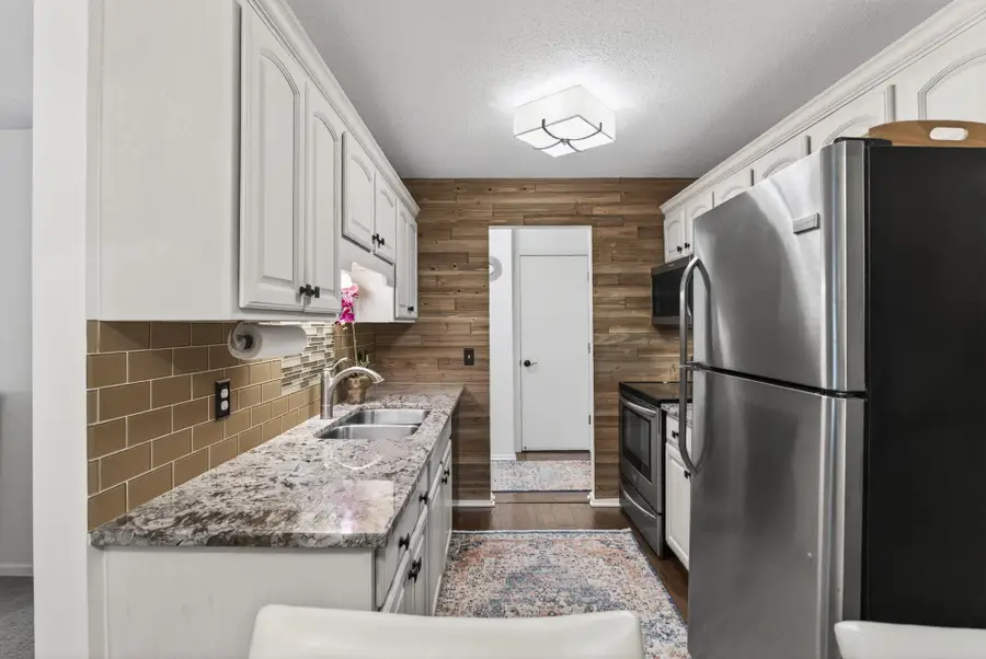215 Barry Avenue S #216, Wayzata, MN 55391 - #2