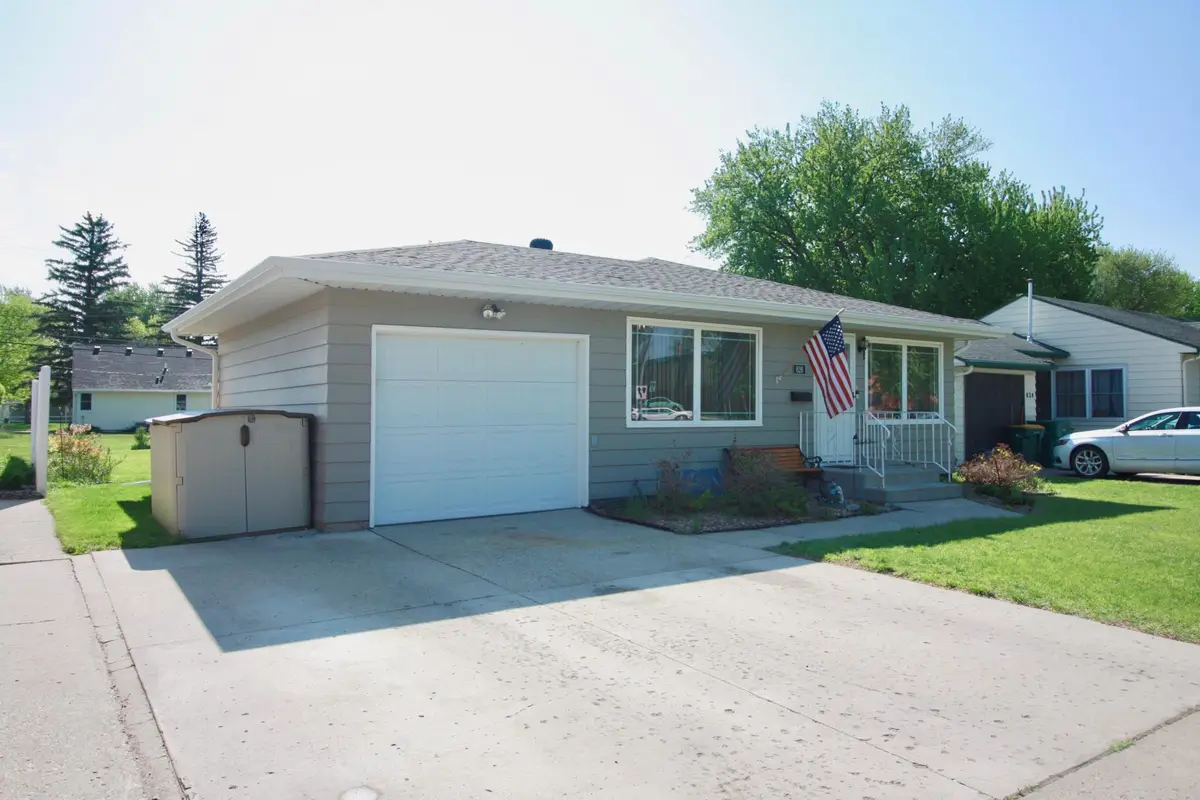 826 4th Street N, Wahpeton, ND 58075 - #1
