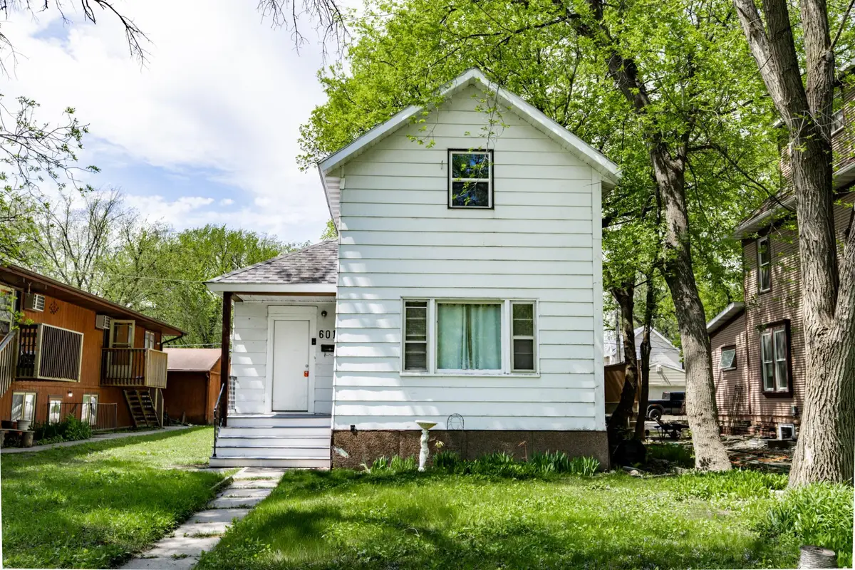 601 10th Street S, Fargo, ND 58103 - #1