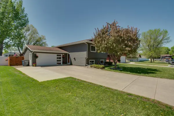 1317 35th Avenue S, Moorhead, MN 56560