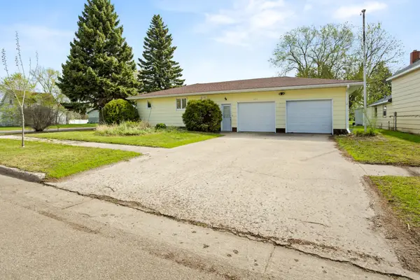 404 Wadge Avenue S, Park River, ND 58270