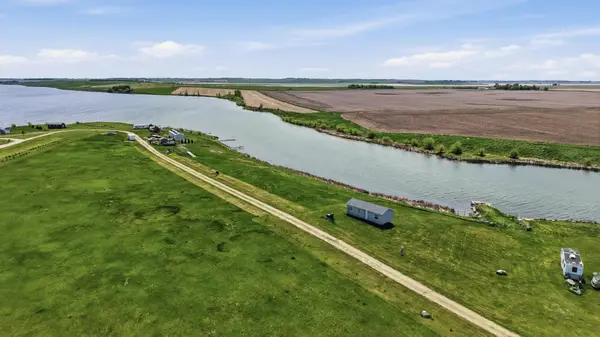 116 Eula Mae Woodward Parkway Sw, Oakes, ND 58474