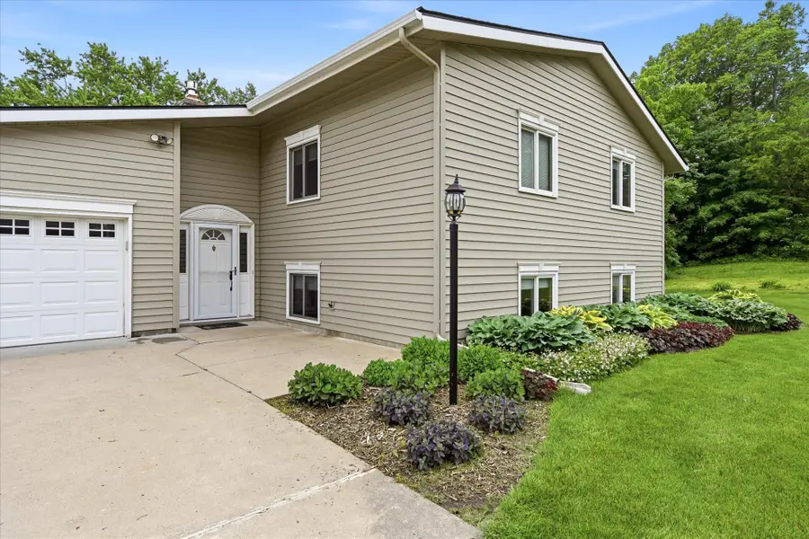 1484 Crest Drive, Chaska, MN 55318 - #2