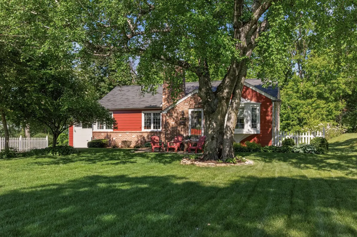 1068 Summit Avenue, South Saint Paul, MN 55075 - #1