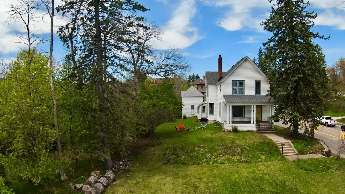 27 S 21st Avenue E, Duluth, MN 55812 - #1