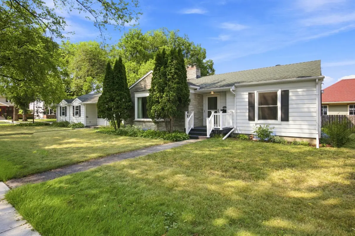615 10th Avenue S, Fargo, ND 58103 - #1