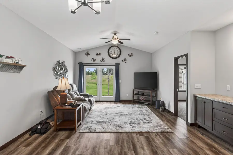 211 8th Avenue Ne, Isanti, MN 55040 - #3