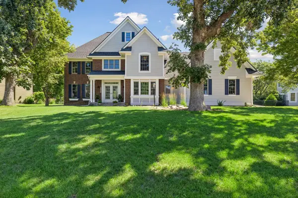 8940 Highview Lane, Woodbury, MN 55125