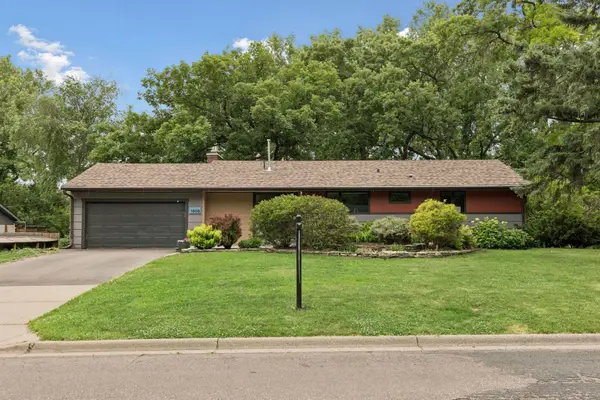 1805 Hampshire Lane N, Golden Valley, MN 55427