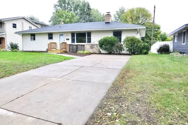 915 Fuller Street S, Shakopee, MN 55379
