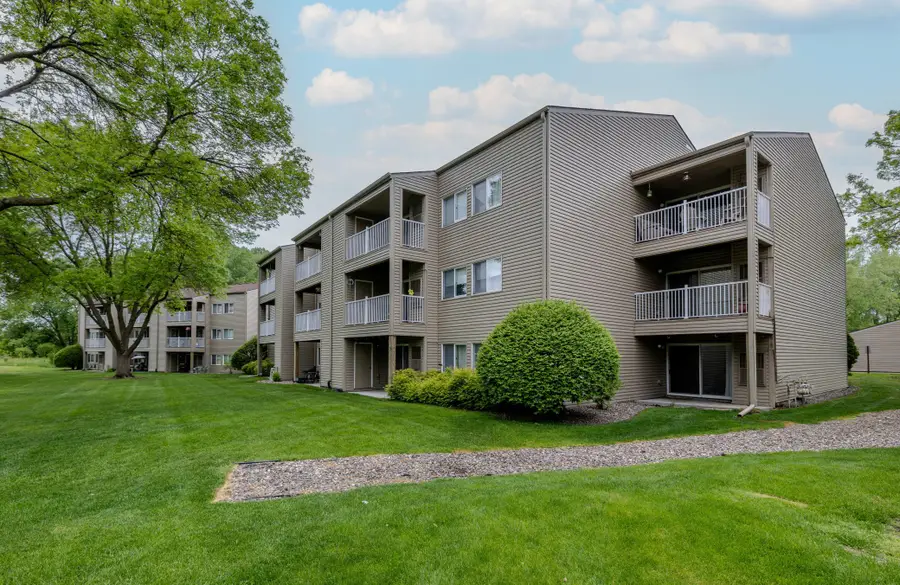 1225 Ferndale Street N #B1, Saint Paul, MN 55119 - #3