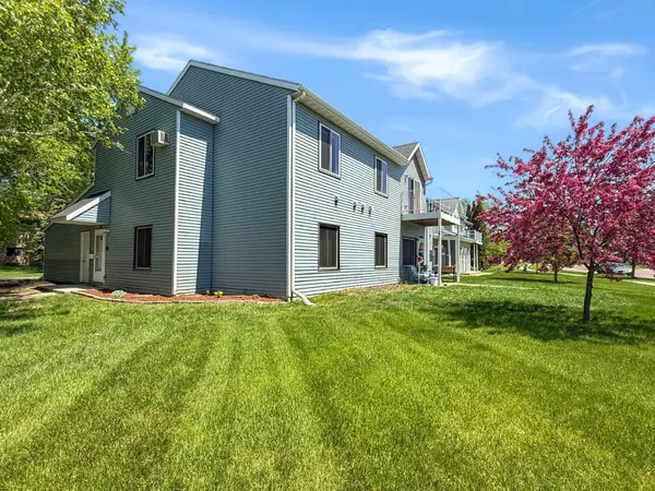 1731 27th Avenue S, Fargo, ND 58103