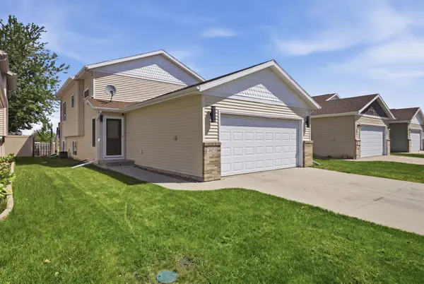 4825 50th Avenue S, Fargo, ND 58104