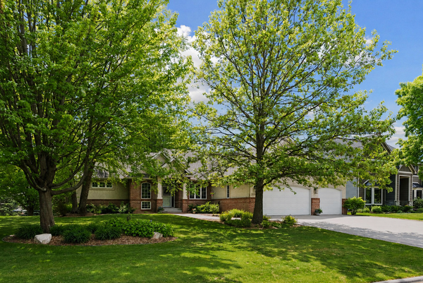 8167 Enclave Road, Saint Paul, MN 55125