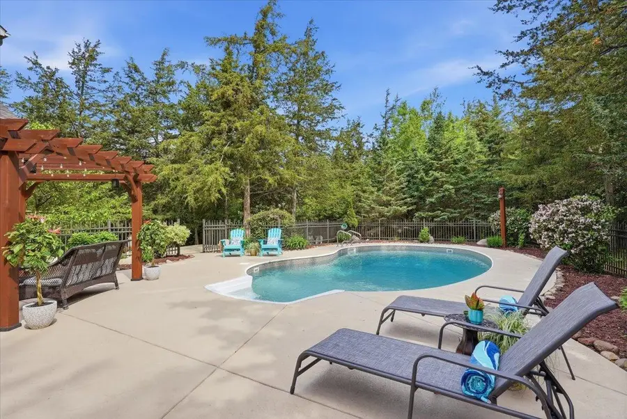 492 E Cove Road, Hudson, WI 54016 - #3
