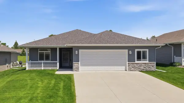 1562 Eagle Ridge Street Ne, Owatonna, MN 55060