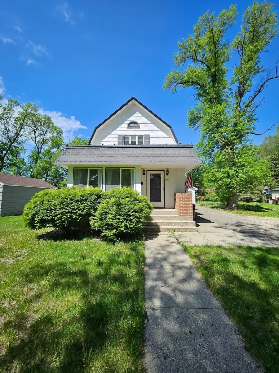 809 Park Avenue, Morris, MN 56267 - #2