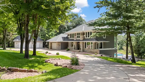 9 Red Forest Way, Saint Paul, MN 55127