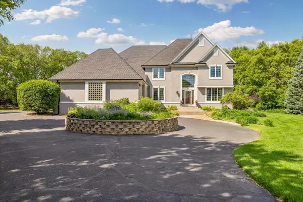 23 Scotch Pine Circle, Saint Paul, MN 55127