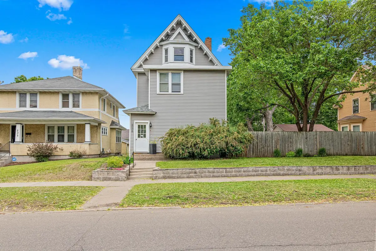 228 Victoria Street N, Saint Paul, MN 55104 - #1