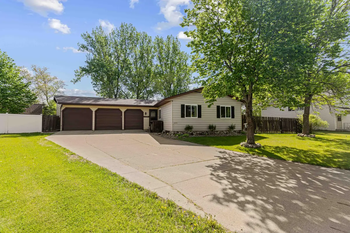2954 Heatherwood Circle S, Moorhead, MN 56560 - #1