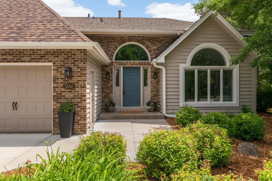 5550 Chatsworth Street N, Shoreview, MN 55126 - #2