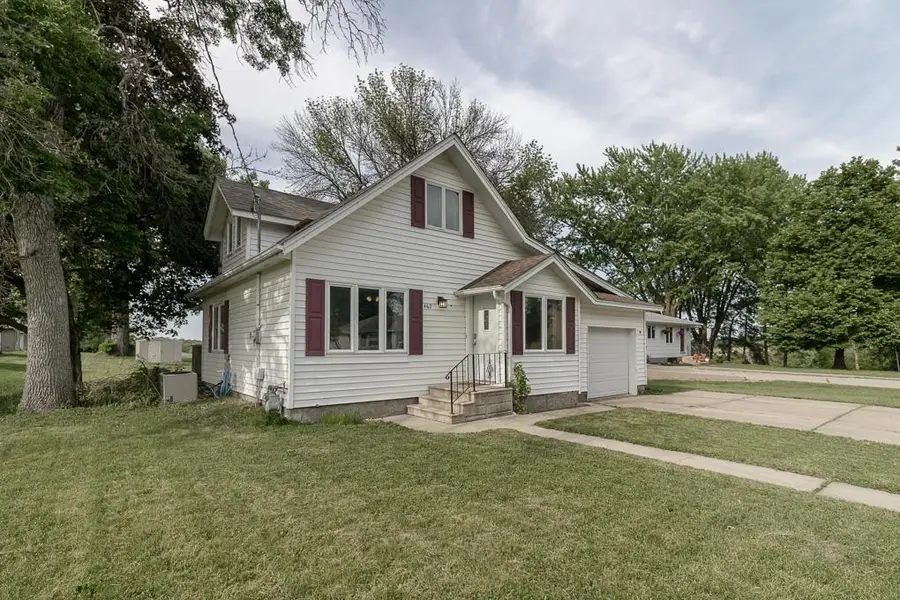 462 E Washington Street, Le Center, MN 56057 - #2
