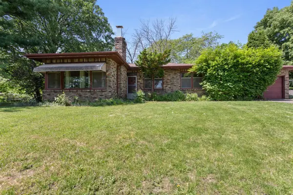 1895 Fairview Avenue N, Saint Paul, MN 55113