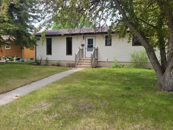 425 Spruce Avenue S, Thief River Falls, MN 56701