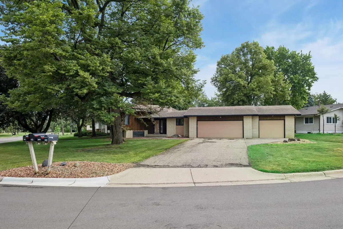 1062 Crestview Drive S, Saint Paul, MN 55119 - #1