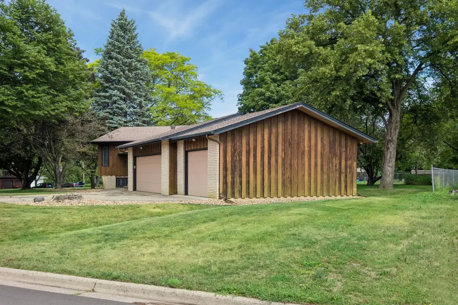 1062 Crestview Drive S, Saint Paul, MN 55119 - #3