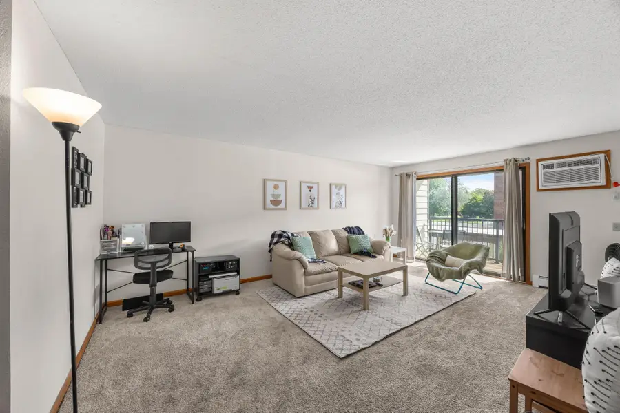 4 Pine Tree Drive #212, Saint Paul, MN 55112 - #2