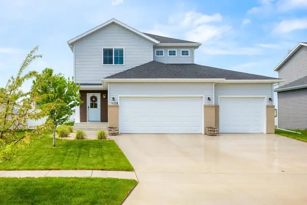 833 Albert Drive W, West Fargo, ND 58078
