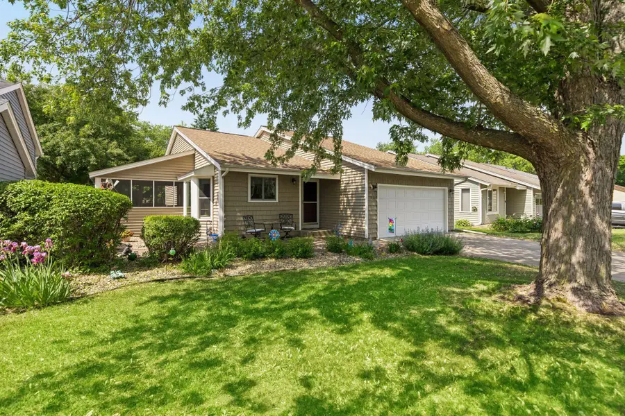 1420 Knoll Drive, Saint Paul, MN 55126 - #2