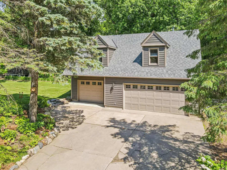 523 Roselawn Avenue W, Roseville, MN 55113 - #3