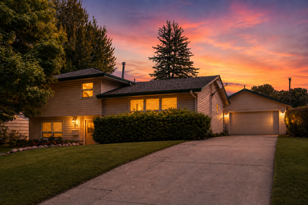 6751 Madison Street Ne, Minneapolis, MN 55432
